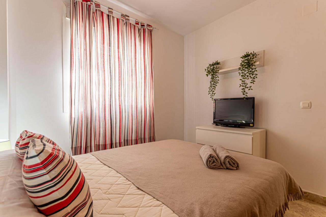 797 Holiday Rentals- Duplex Para 7 En La Carihuela A 1 Min De La Playa Torremolinos Exteriör bild